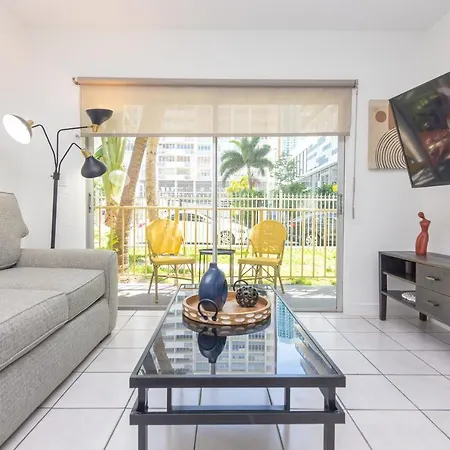 One Bedroom Apartment - With Parking & Balcony - Heart Of Wynwood